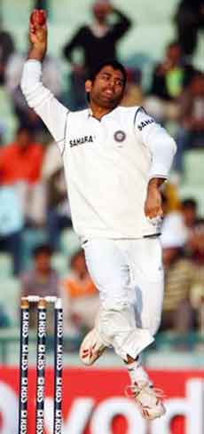dhoni-bowled-for-zaheer-07201122