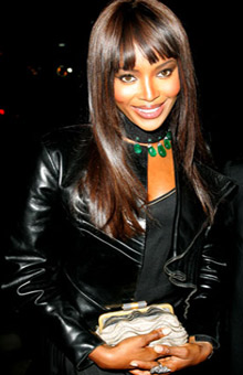 naomi campbell gives 7800 dollr tip to waitress