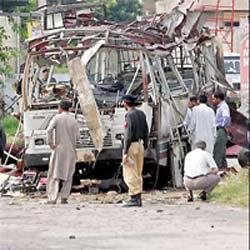 attack-on-pakistani-nausena-bus-04201128